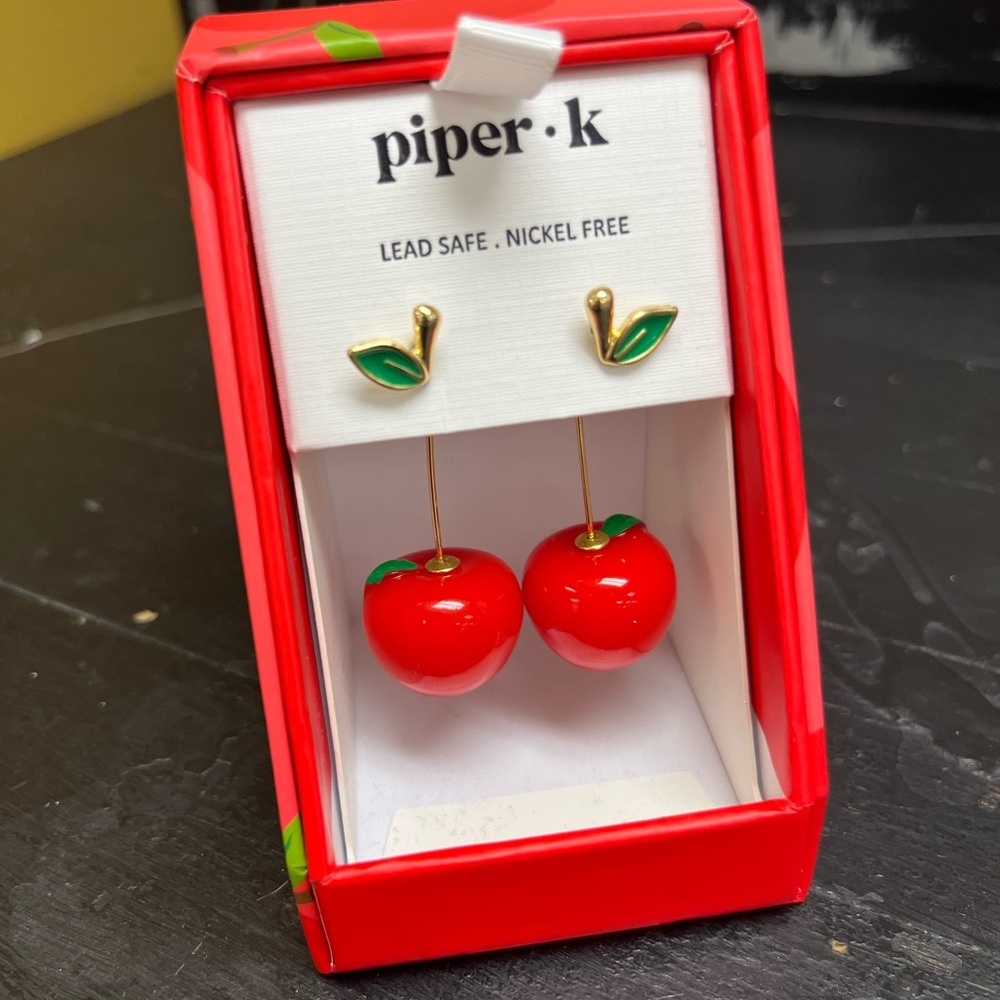 Piper k Red Apple Earrings 🍎